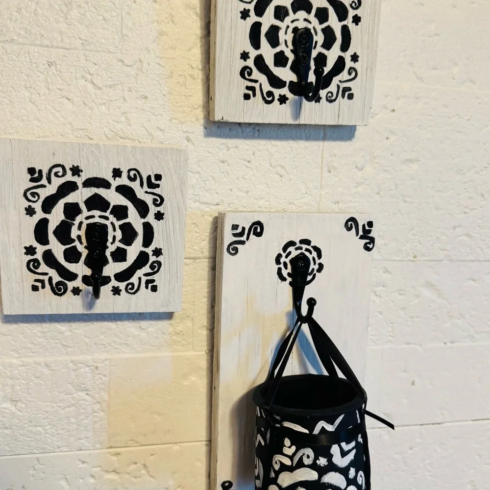 Black and White Wall Hook Set